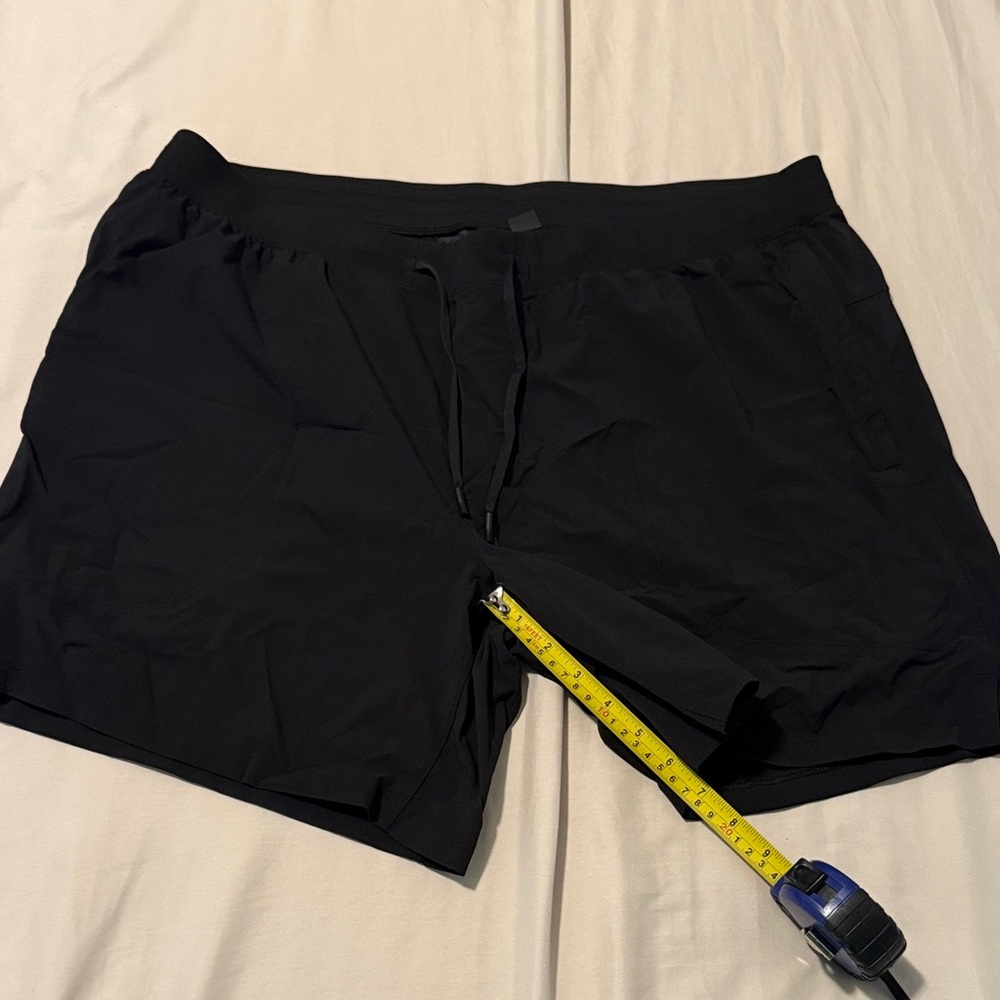 Lululemon license to train shorts 7” inseam XXL. Great condition.